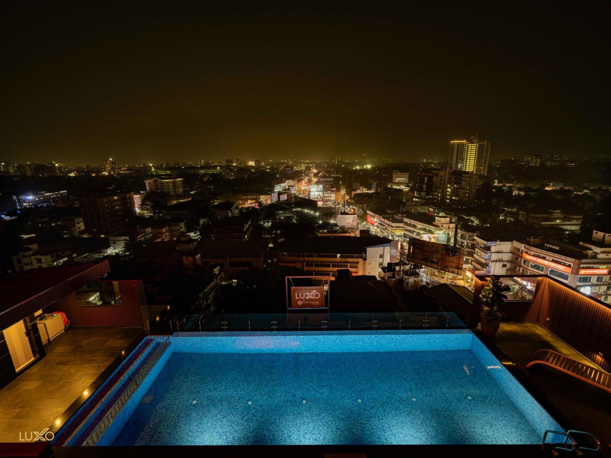 Hotel Luxo Kochi Exterior foto